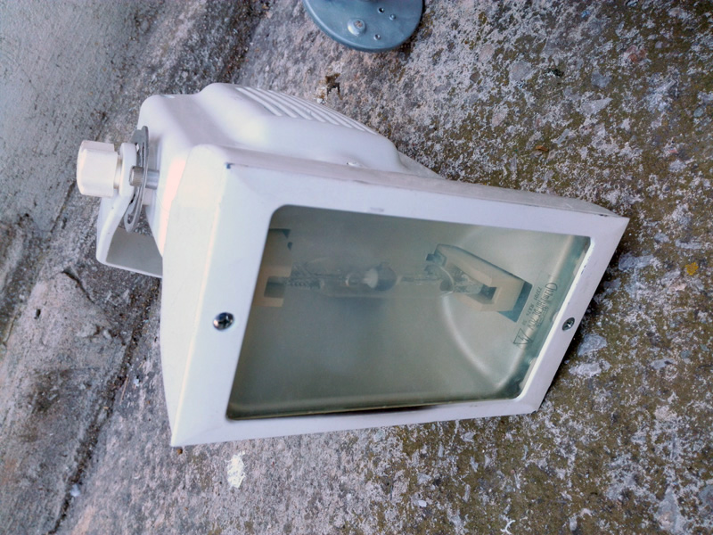 lampara aplique alogena metal 11-33x27x19 6u